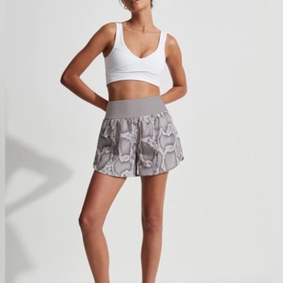 Varley Derby High Waist Shorts Alabaster Python Snakeskin Print Size Small NWT - Picture 1 of 13